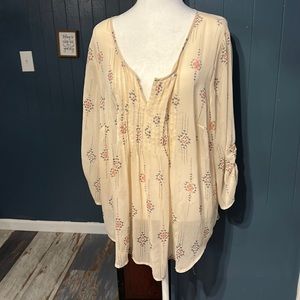 Torrid size 1 14/16 or equivalent to a 1X sheer top pit to pit is 26”. V neck.